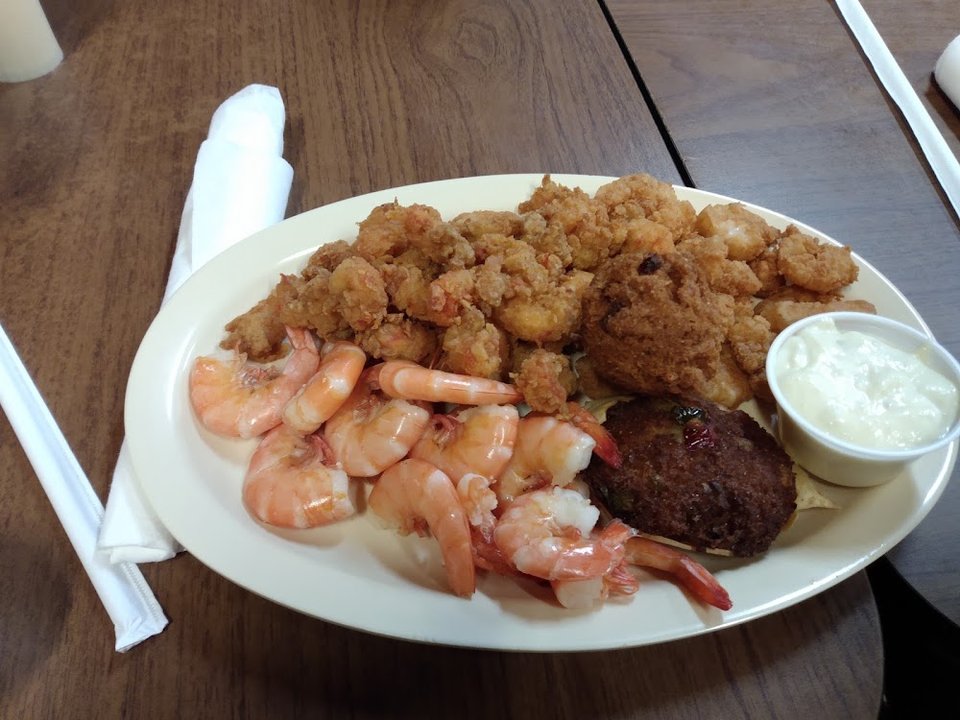Casual dining menu with seafood-house favorites.